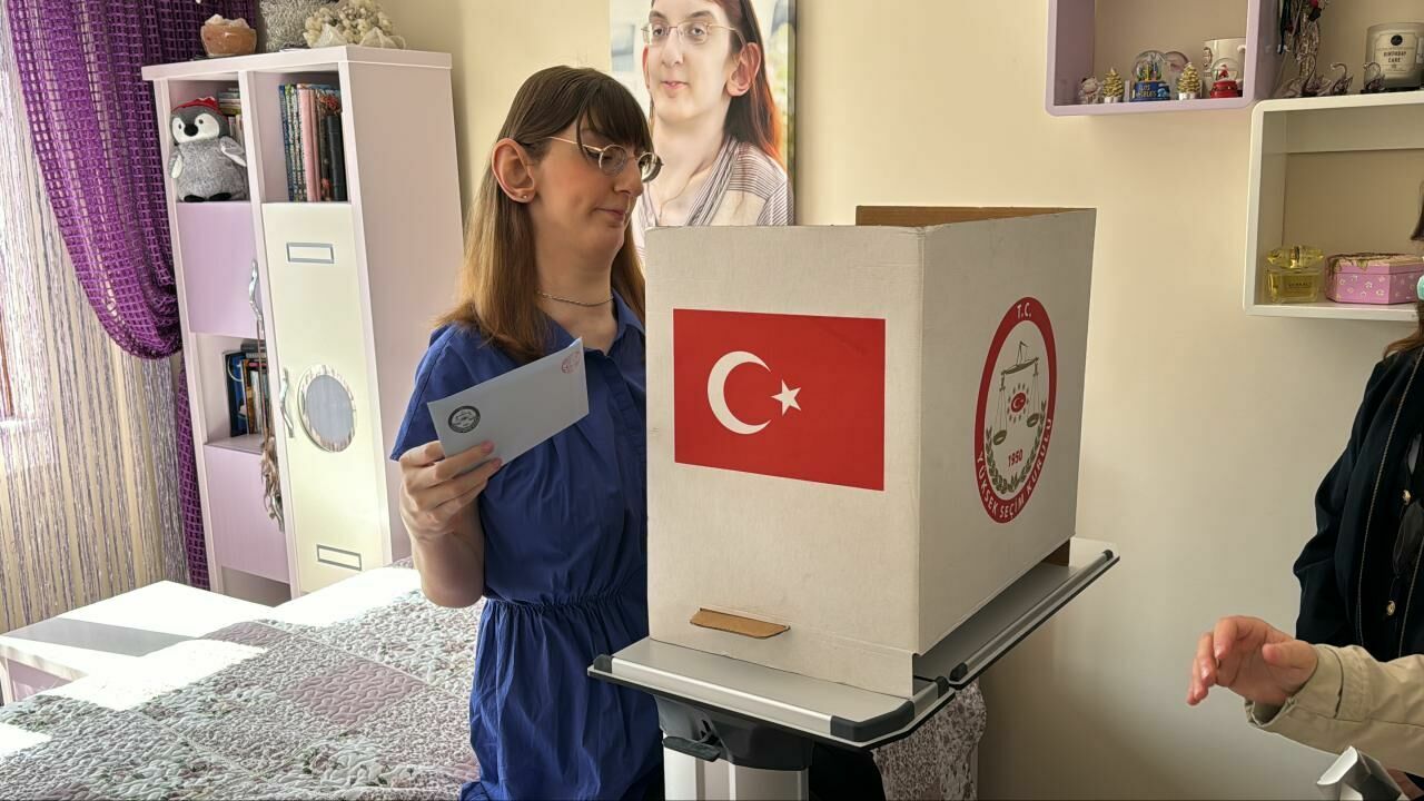 'Dünyanın en uzun boylu kadını' oyununu kullandı