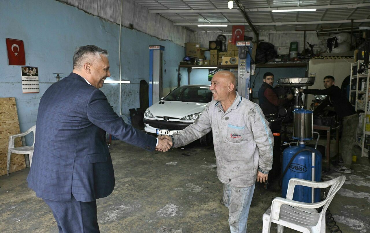 Muratpaşa Belediye Başkanı Ümit Uysal mahalle iftarında konuştu