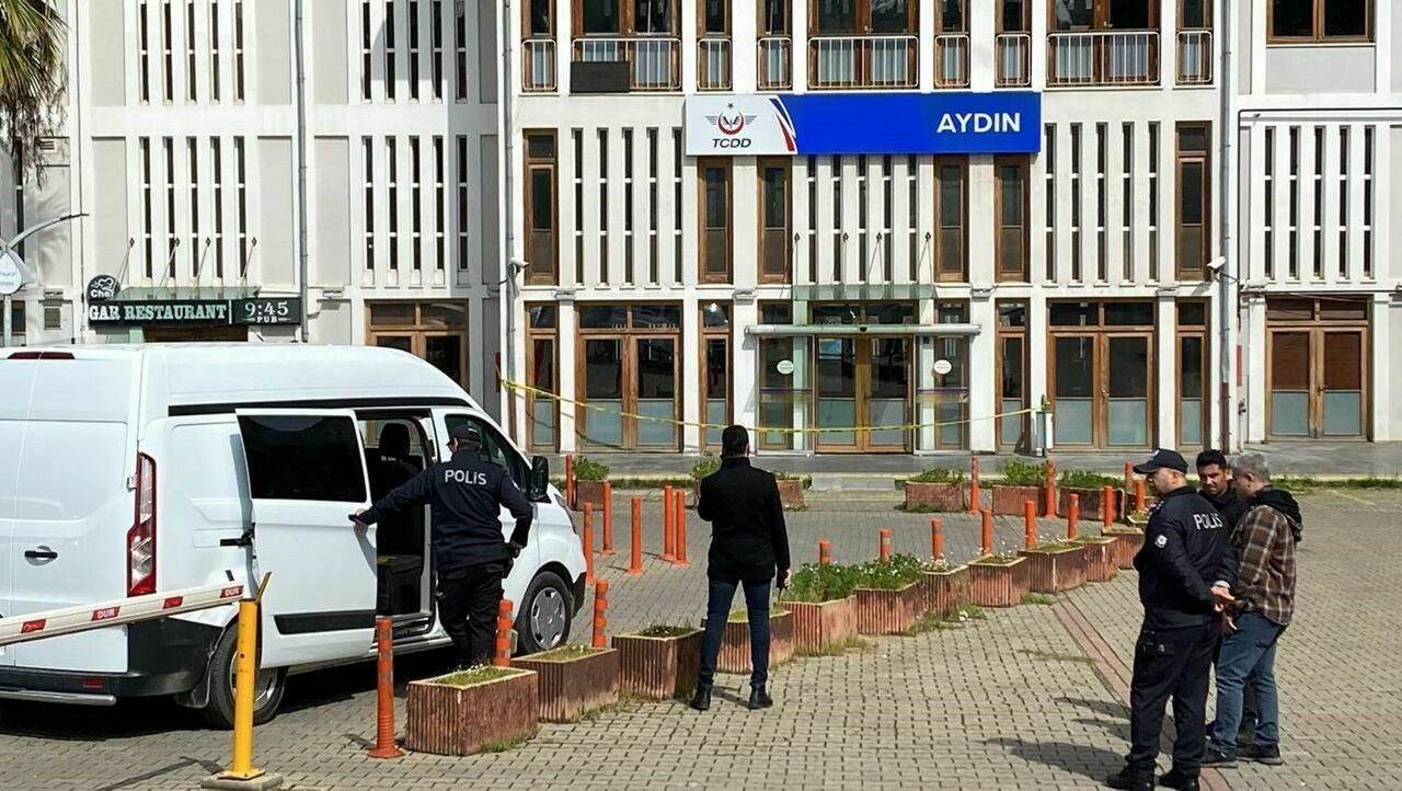 Göbeğinde Bomba Paniği2