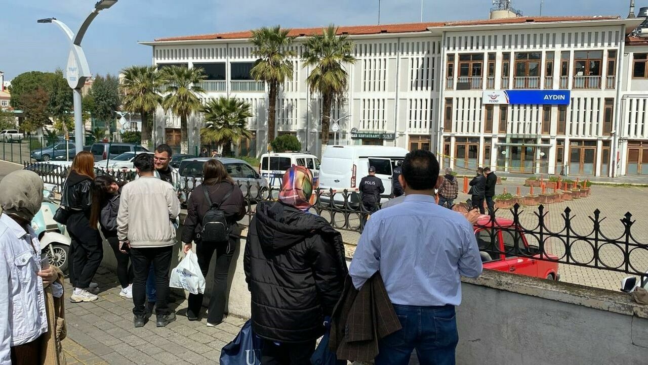 Göbeğinde Bomba Paniği3