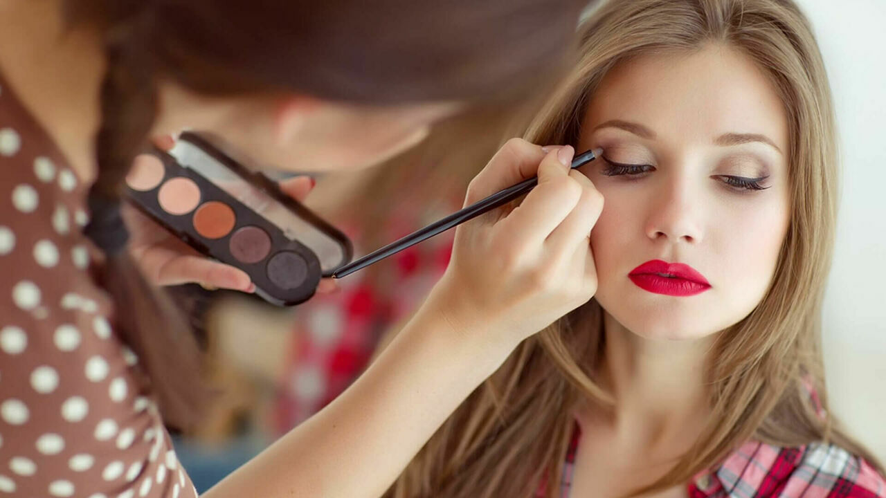 Makyaj Orucu Bozar mı? Göz Makyajı Yapmak Orucu Bozar mı?