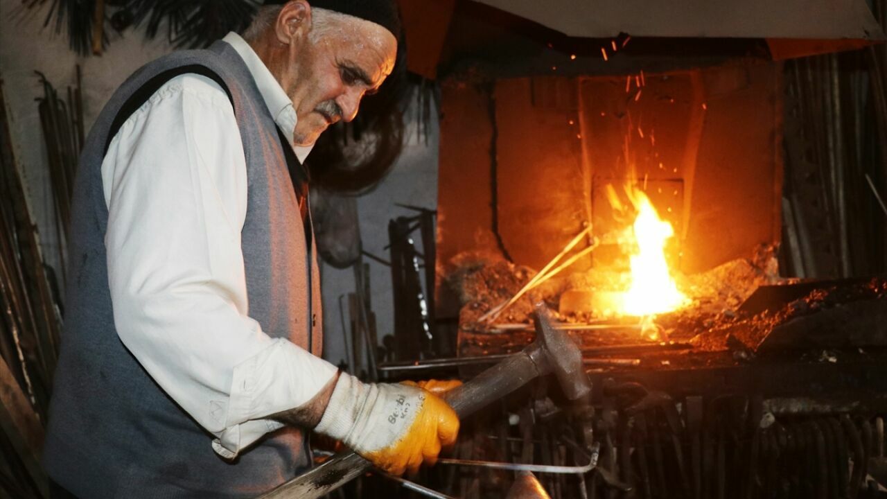 Demirci Ustası Nasıl Olunur? Demirciler Ne kadar Maaş Alır?-1