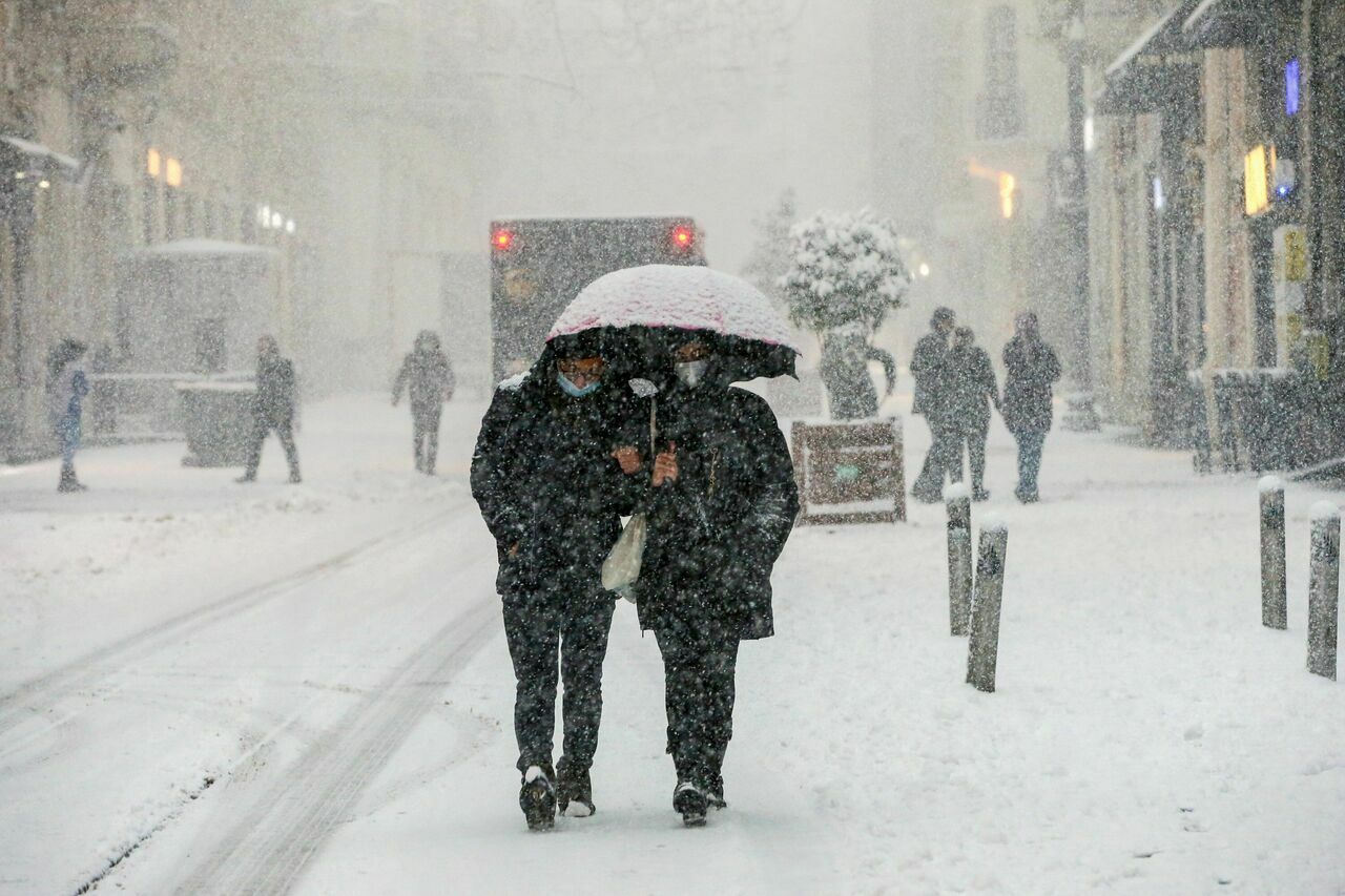 Botlarınızı Eldivenlerinizi Hazırlayın İstanbul'a Uyarı Geldi! Kar Geliyor...
