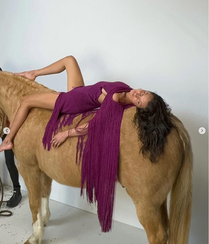 At Üstünde Un Eler