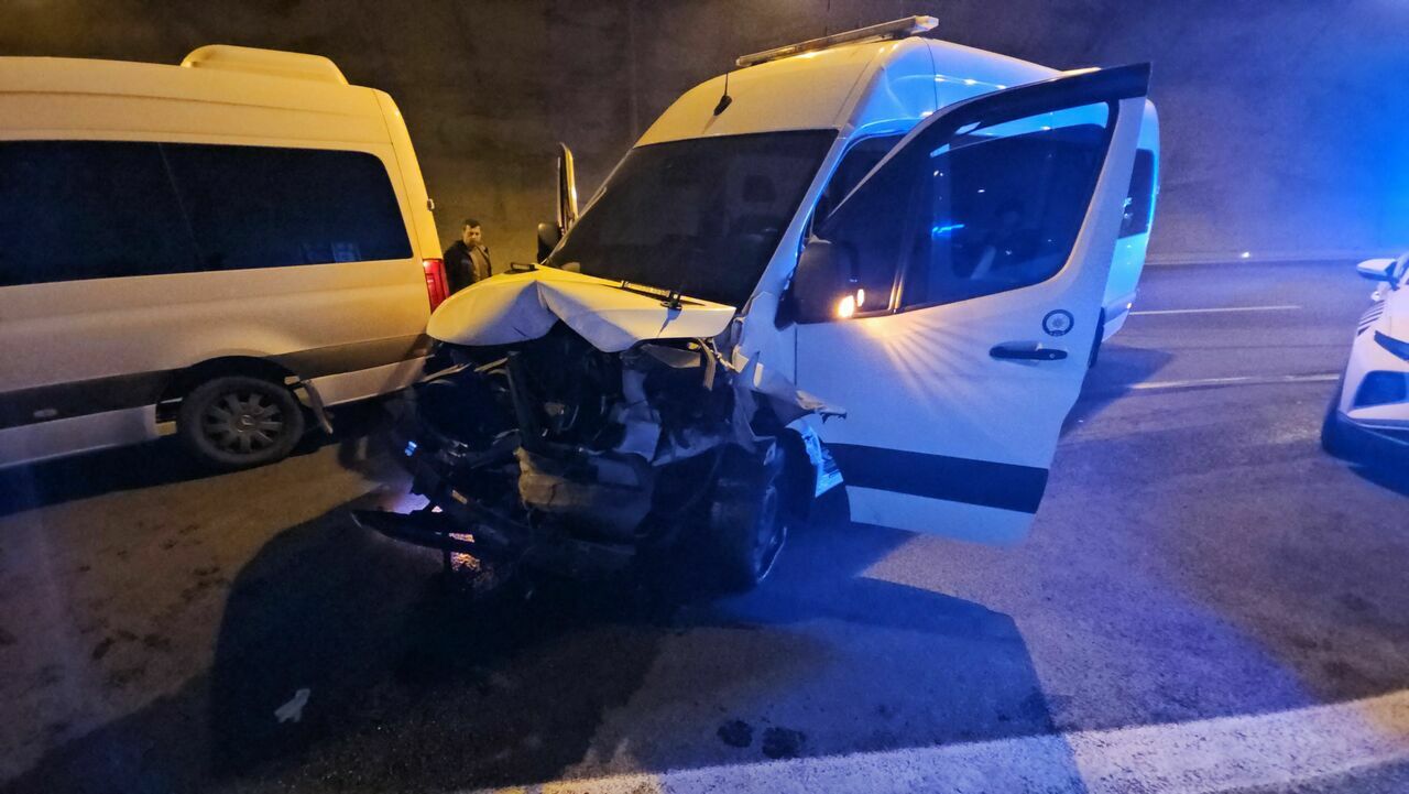 Hakim Ve Savcıları Taşıyan Servis Minibüsü Kaza Yaptı2