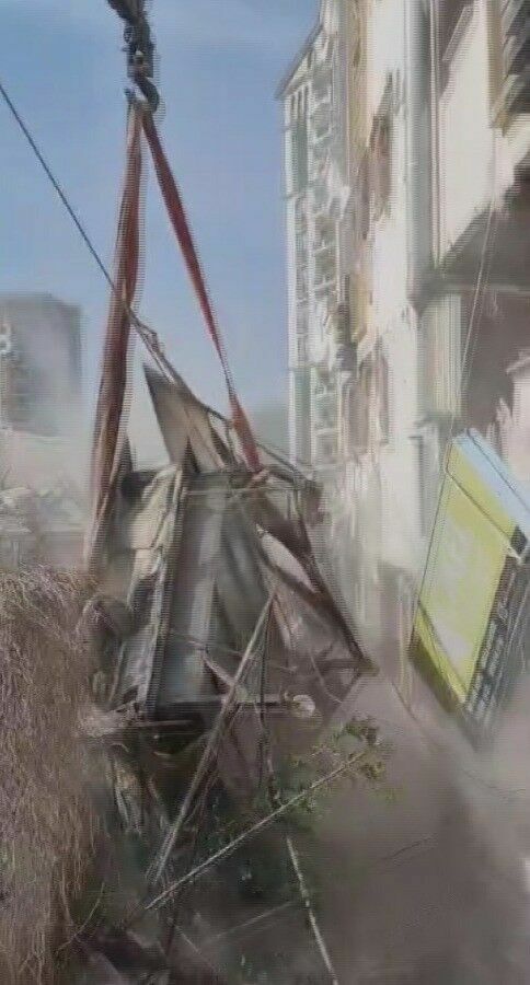 Hasarlı Binadan Çıkarılmak Istenen Fırın Yere Çakıldı (3)