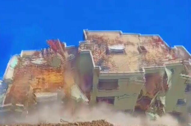 Hatay'da 6 Katlı Hasarlı Bina Böyle Yıkıldı (3)