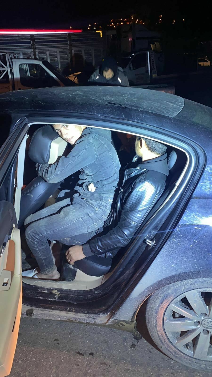 Hatay'da Kaçak Göçmenleri Bagaja Istiflediler! (2)