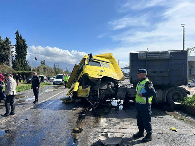 Hatay'da Otomobil Ve Tır Çarpıştı! Aynı Aileden 6 Kişi Öldü (2) Result