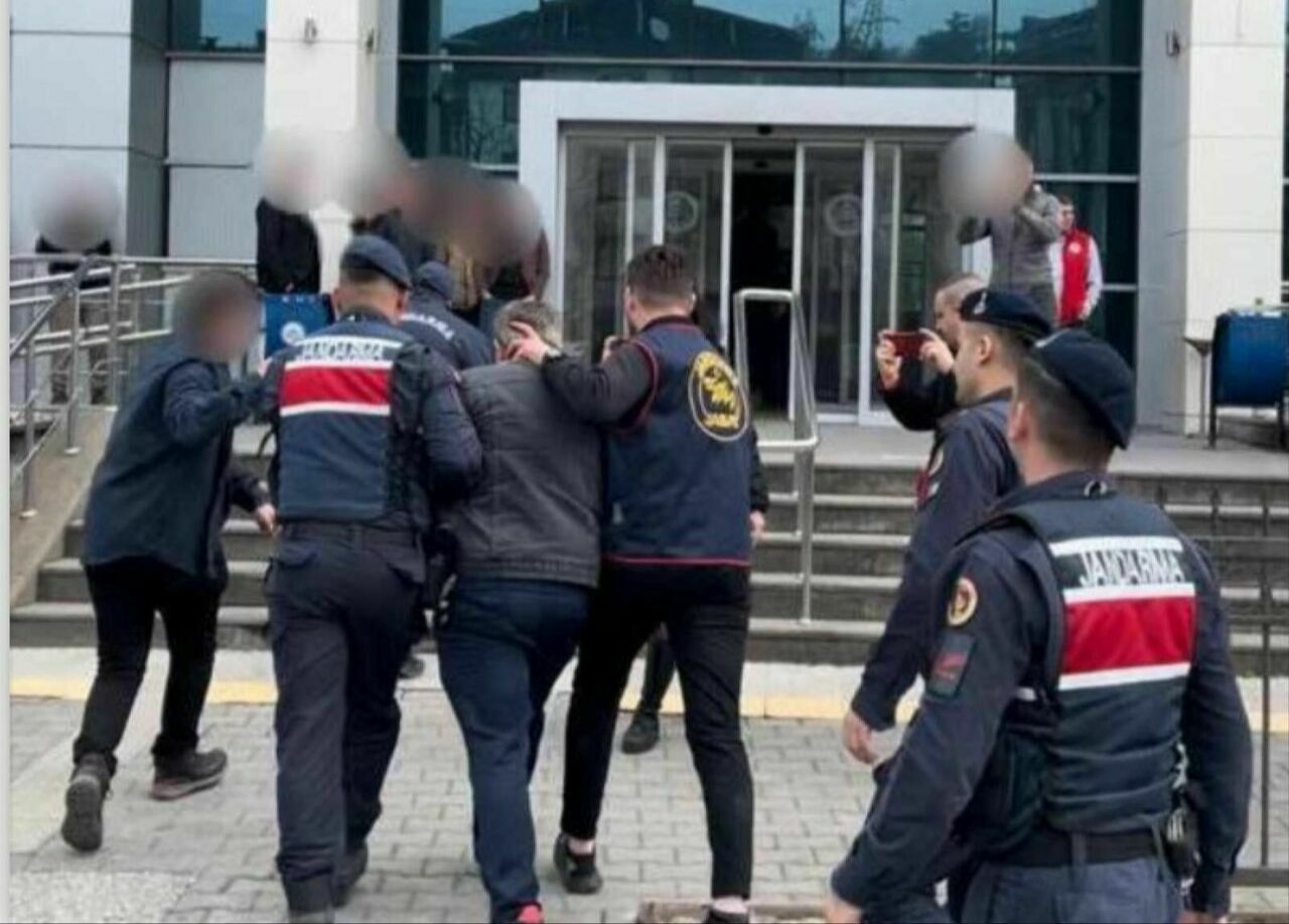 İç Mimar Bartu Can'ın Cinayet Şüphelisi Cenazesine Katılmış!2