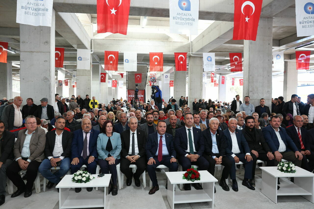 Muhittin Böcek Kepez ve Santral Mahallesi'nde yeni projeleri hizmete açtı