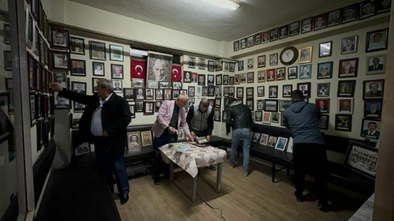 Köyde Özel Gelenek! Babasını Ilk Kez Orada Gördü  (3) Result