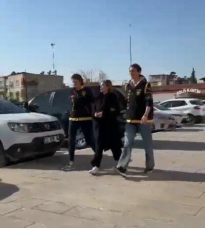 Lüks Araçta Skandal Poz Veren Fenomen Gözaltına Alındı (3)