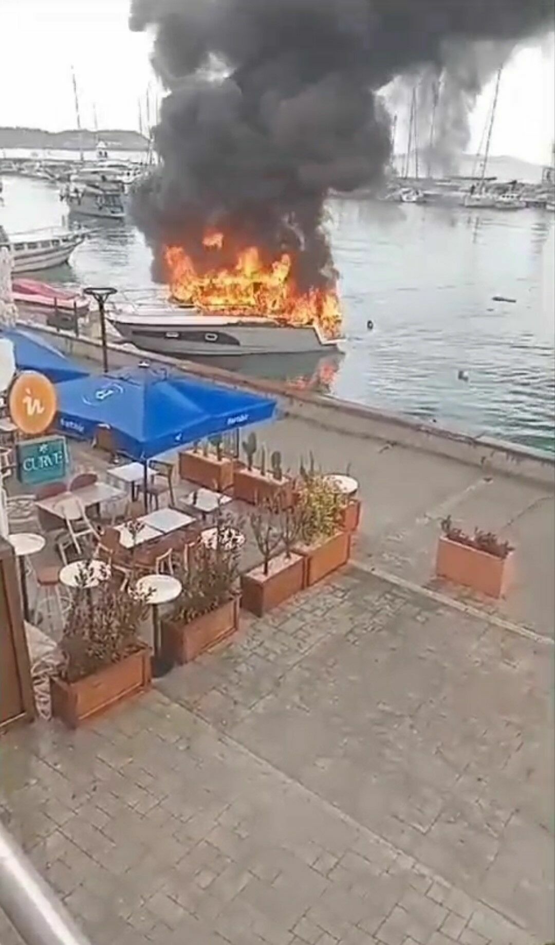 Lüks Sürat Teknesinde Patlama! İçindekiler Canlarını Zor Kurtardı (4)