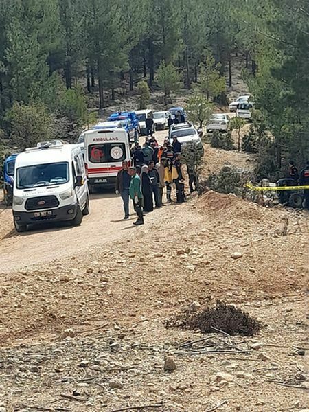 Mersin Mut'ta Taktak Kazası! Tarım Aracı Şarampole Devrildi (2) Result