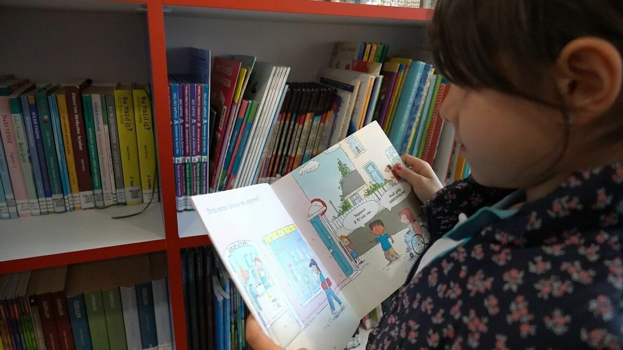 Öğrenciler Konyaaltı Belediyesi Kütüphanesi'ni ziyaret etti