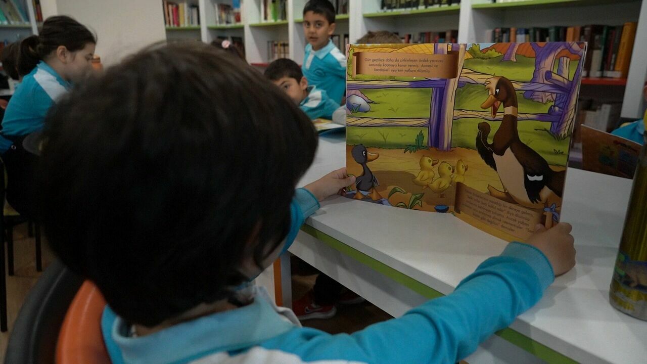 Öğrenciler Konyaaltı Belediyesi Kütüphanesi'ni ziyaret etti
