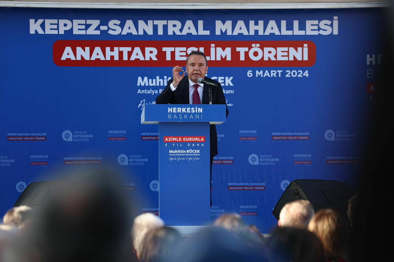 Başkan Böcek Kepez-Santral Mahallesi'nde Kentsel Dönüşüm Projesi anahtarlarını teslim etti