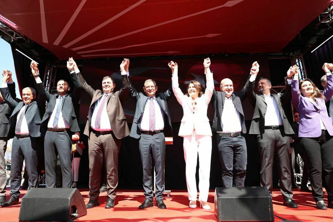 Paragraf Sorusu Gibi! Özgür Özel'den O Sloganı Düzeltti Evladım O Mesajı Mı Verdik (4) Result