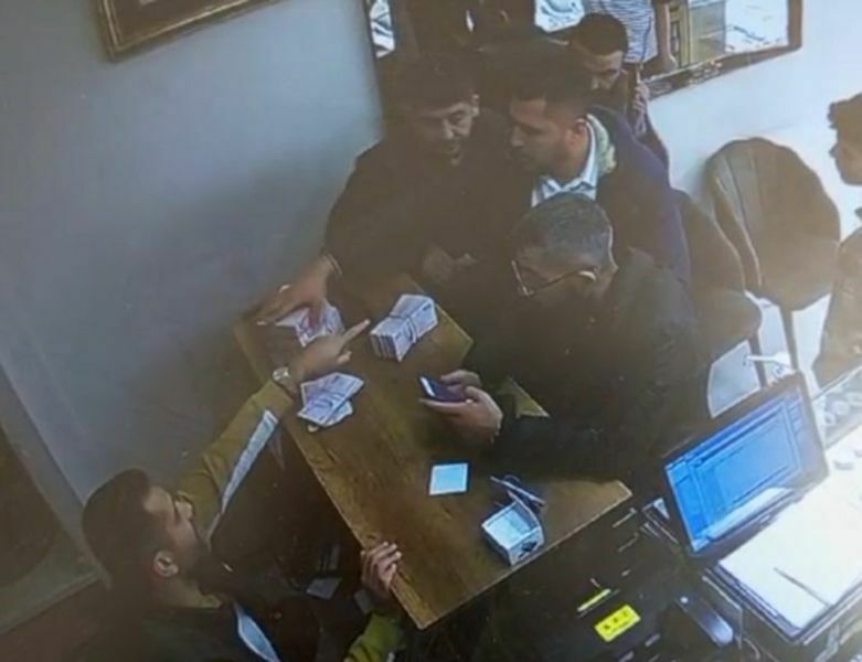 Paraları Döviz Ve Altına Çevirmişler