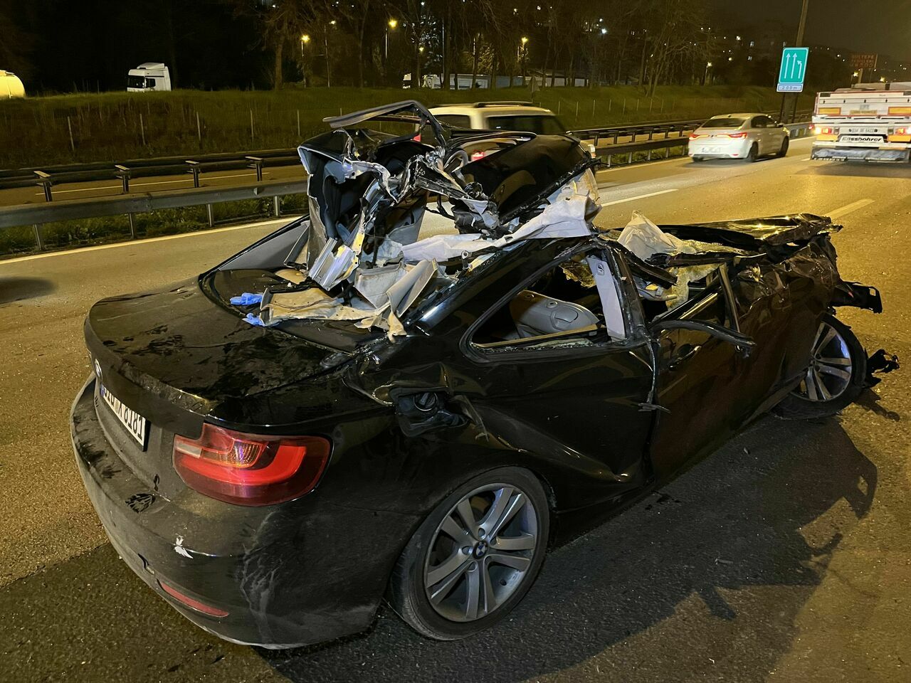 Tem’de Tıra Çarpan Otomobil2