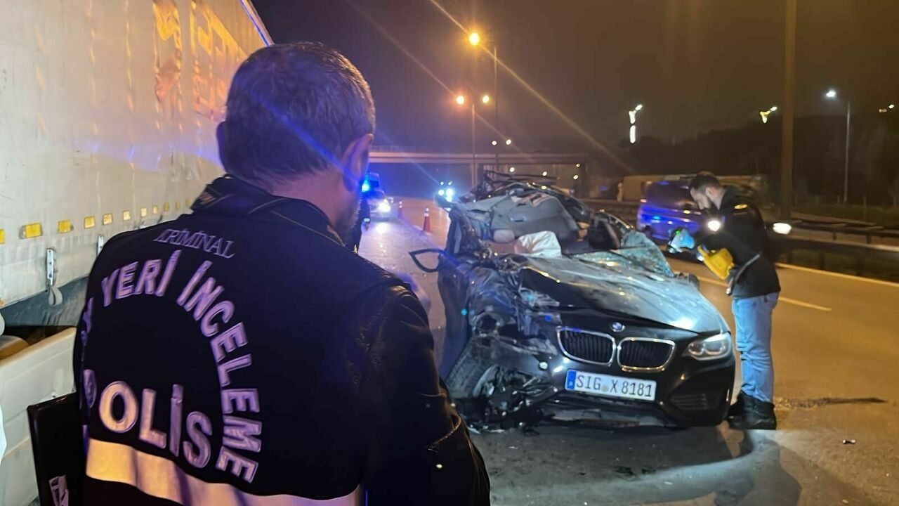 Tem’de Tıra Çarpan Otomobil4