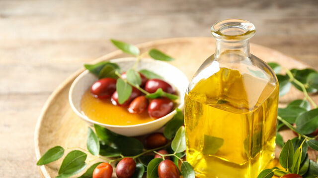 Parlayan saçlar için doğal bakım yağları: Hangi yağlar işe yarıyor?