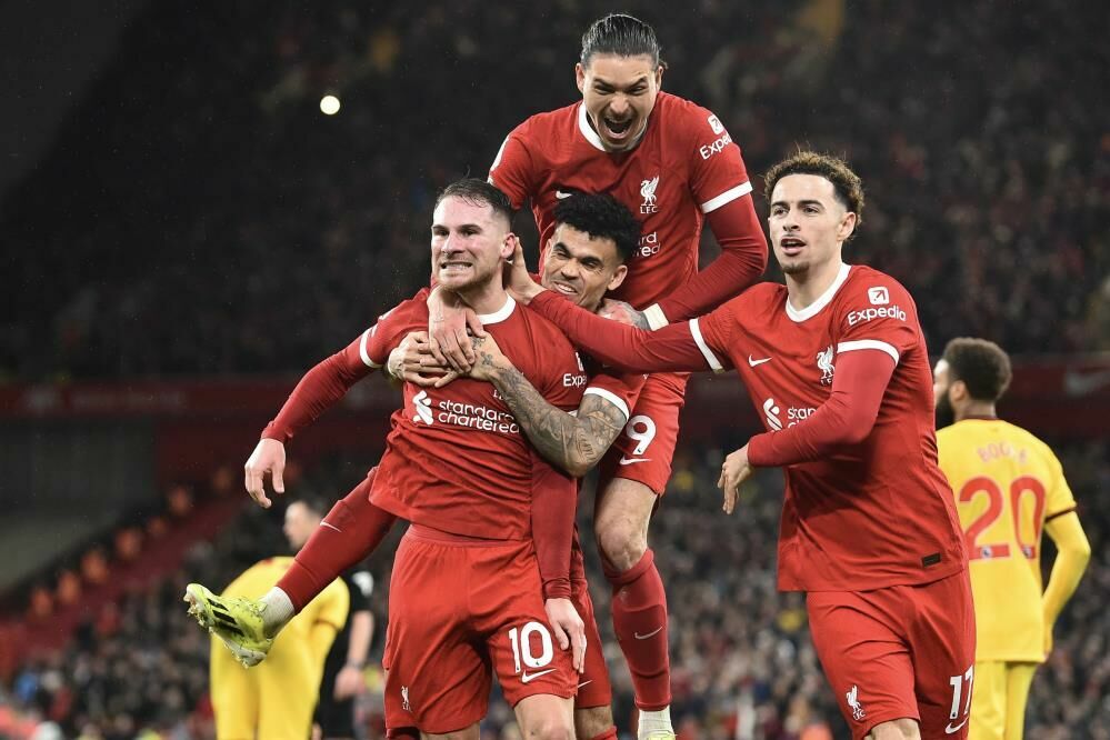 Premier Lig’de zirve heyecanı liderlik 15 kez el değiştirdi