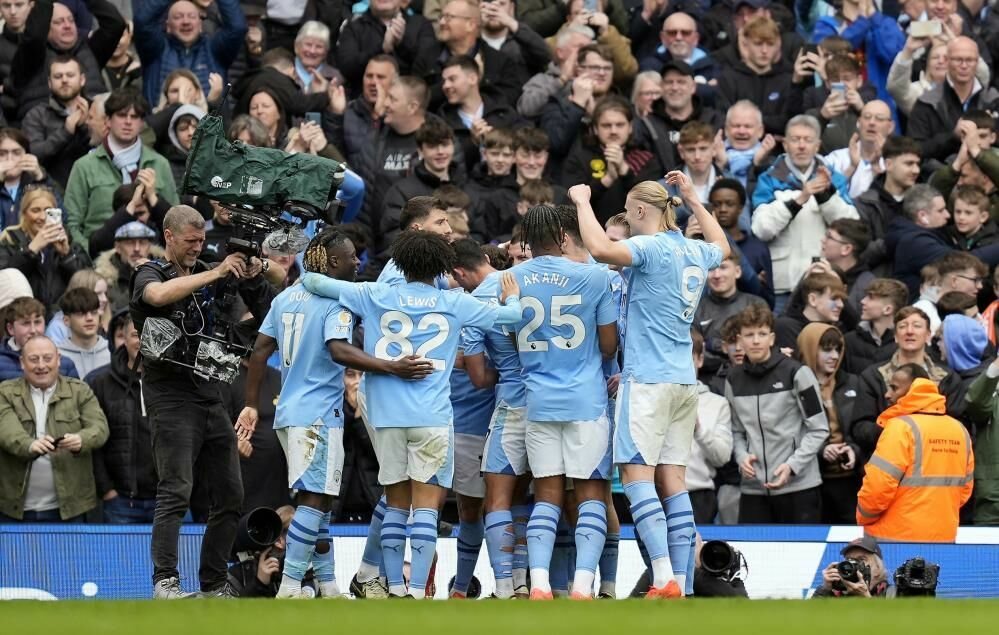 Premier Lig’de zirve heyecanı liderlik 15 kez el değiştirdi