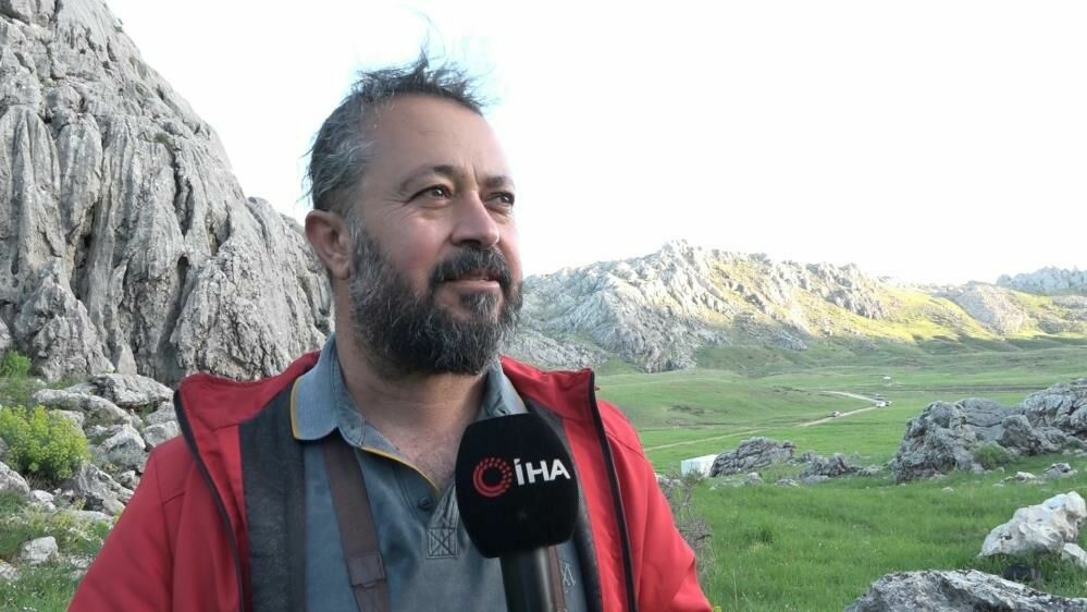 Adıyaman’ın Gerger ilçesi ters lalelerin büyüsü doğaseverleri çekiyor