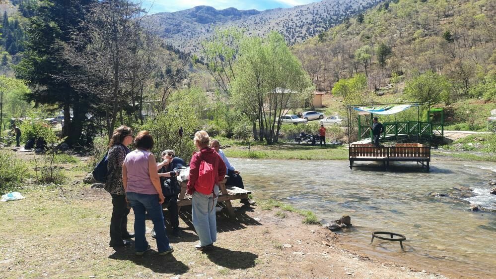 Aygırdibi Şelalesi ve Mesire Alanı ziyaretçi akınına uğruyor