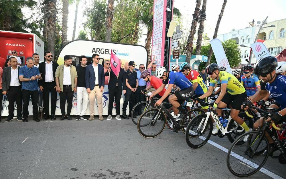 Akra Gran Fondo Bisiklet Yarışı Kemer'de heyecanla tamamlandı