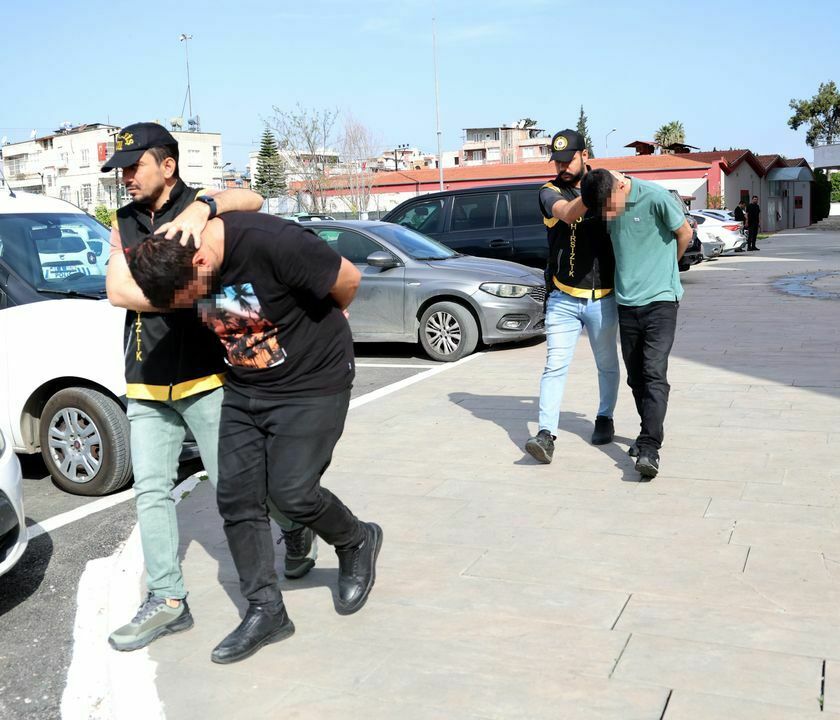 Adana'da Taksi Bulamayan Gençler Cip Çaldı (3) Result