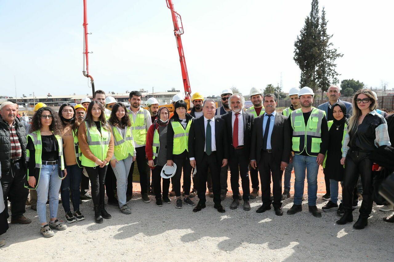 Başkan Muhitin Böcek işçi ve emekçilere 1 Mayıs mesajı gönderdi