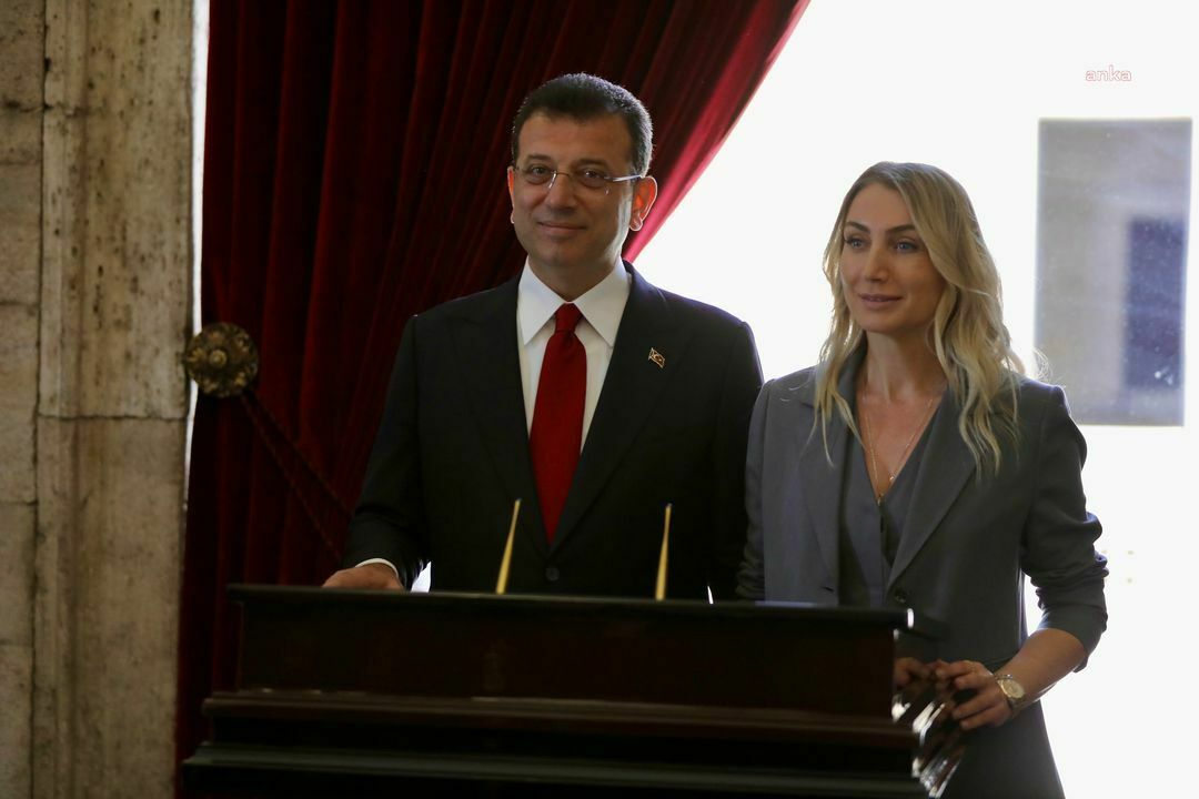 Ekrem İmamoğlu 26 Ilçe Başkanıyla Ata'nın Huzurunda! (2) Result