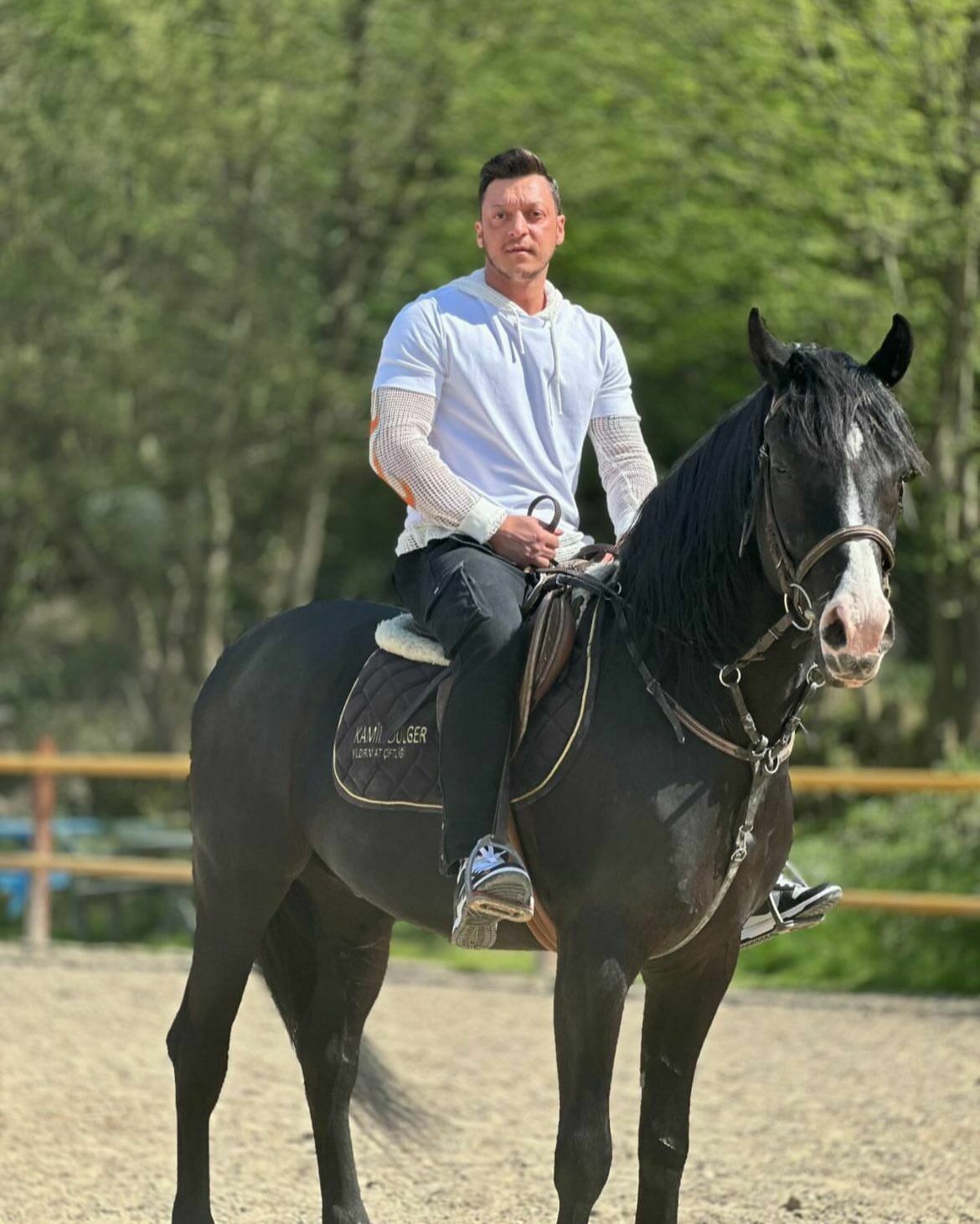 G Kgtfn E W M A Ate L8