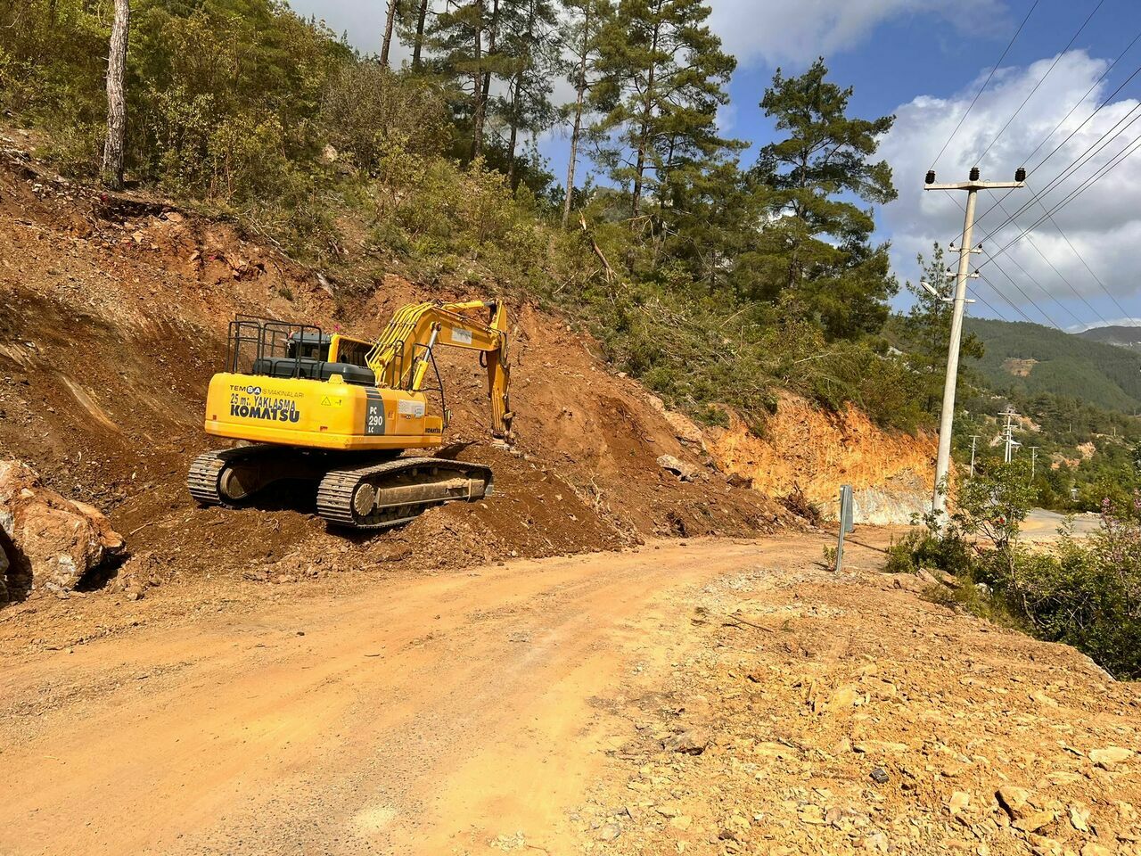 Antalya Büyükşehir Belediyesi Gazipaşa grup yollarını bakıma aldı