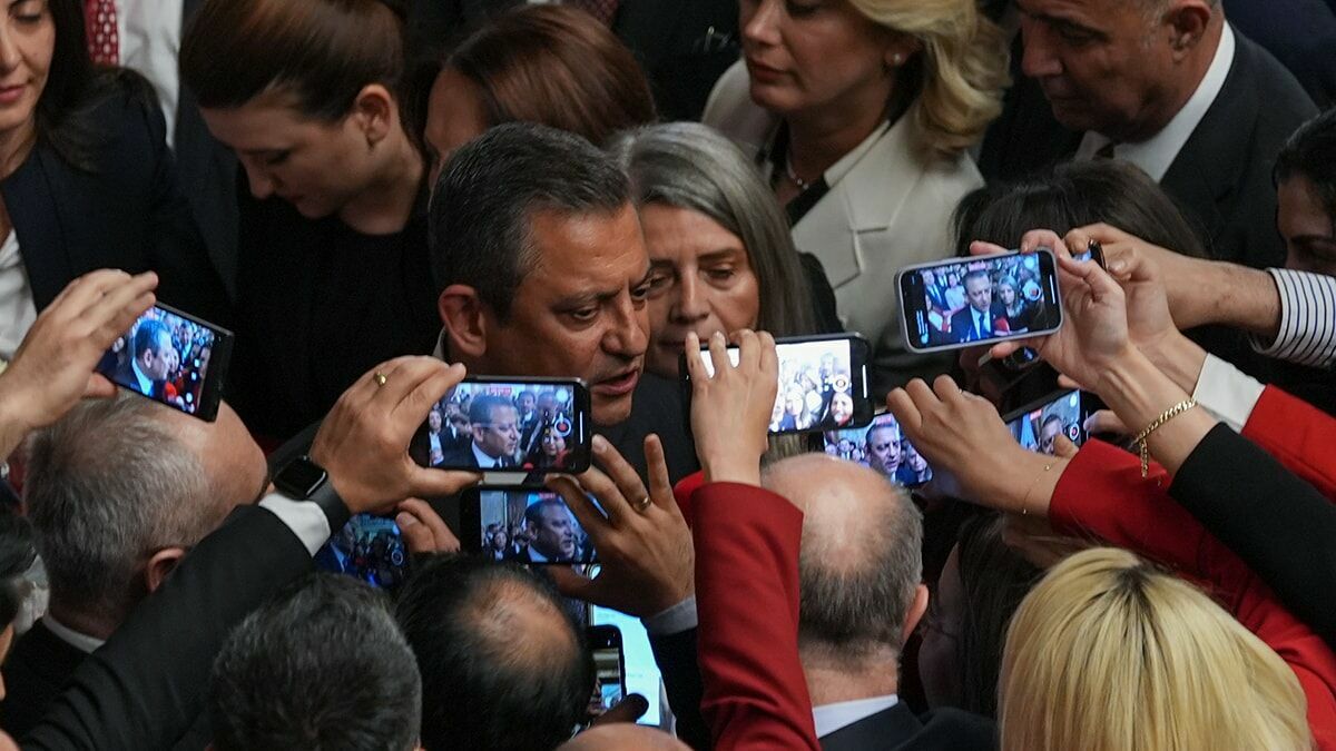 Cumhurbaşkanı Erdoğan ve CHP Genel Başkanı Özgür Özel TBMM resepsiyonunda görüştü
