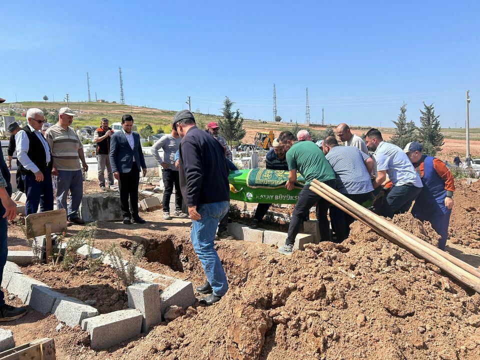 İskenderun'da Kalp Krizi Geçiren Başkan Adayı Toprağa Verildi (3) Result