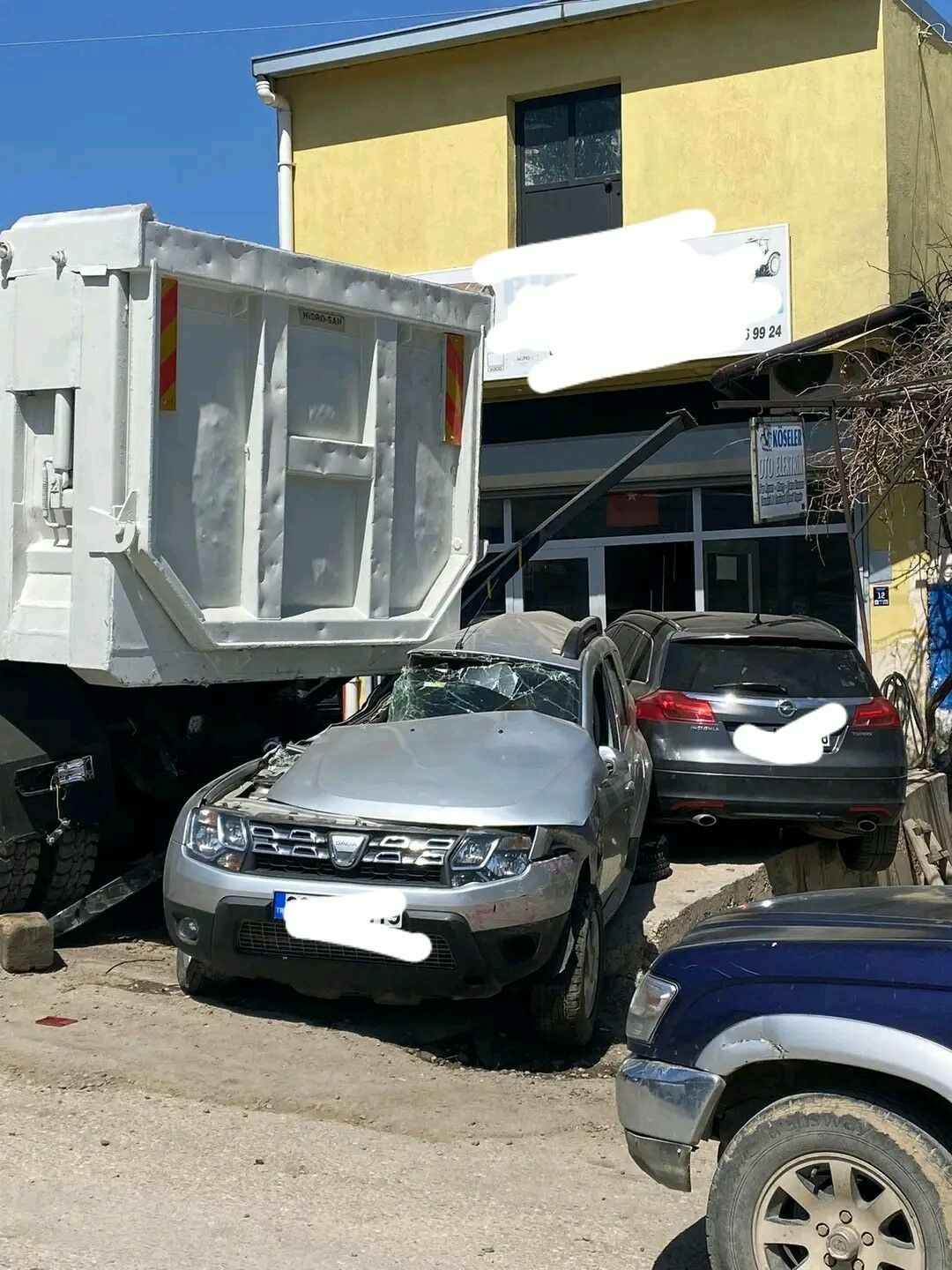 Kayseri Yahyalı'da Freni Boşalan Kamyon 10 Araça Ve 4 İş Yerine Zarar Verdi3