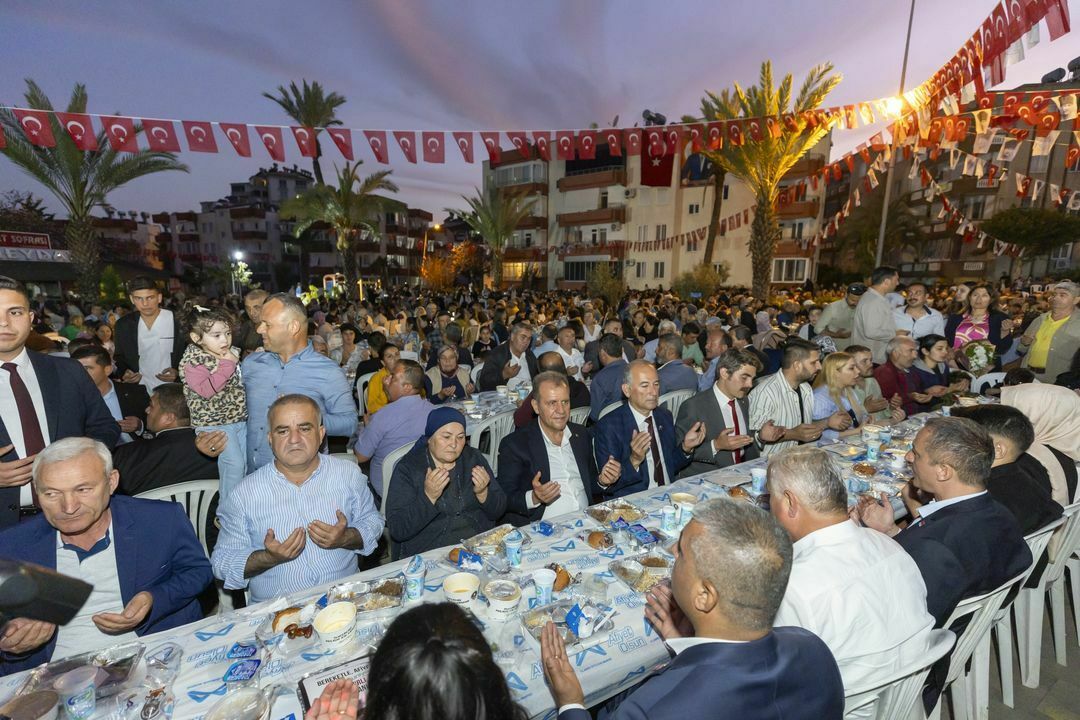 Mersin'de Başkan Vahap Seçer Iftarda Vatandaşlarla Buluştu (3) Result