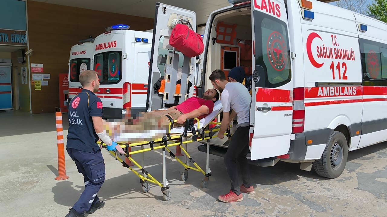 Odun Keserken Elini Bacağın Kesti