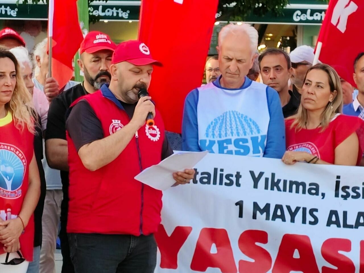 Emekçiler Antalya'da 1 Mayıs'ta Hukuk İçin Meydanlarda