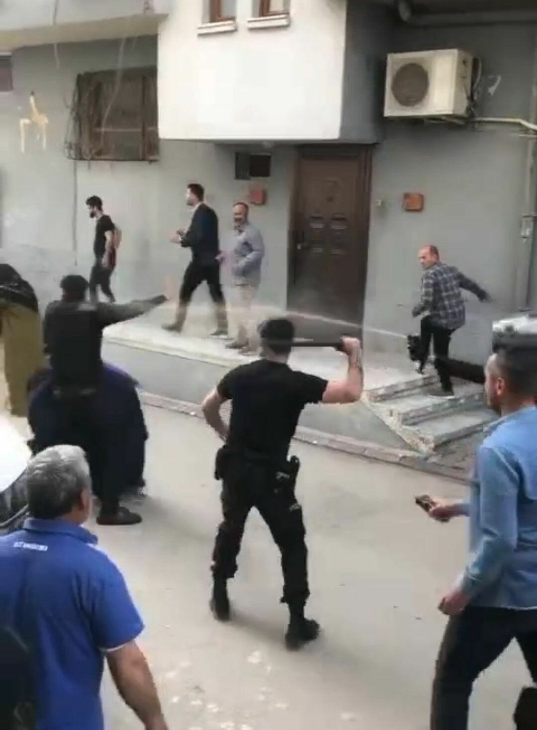 Yüreğir'de Mazbata Krizi! Muhtarlık Seçimi Sonrası Kavga Çıktı (2)