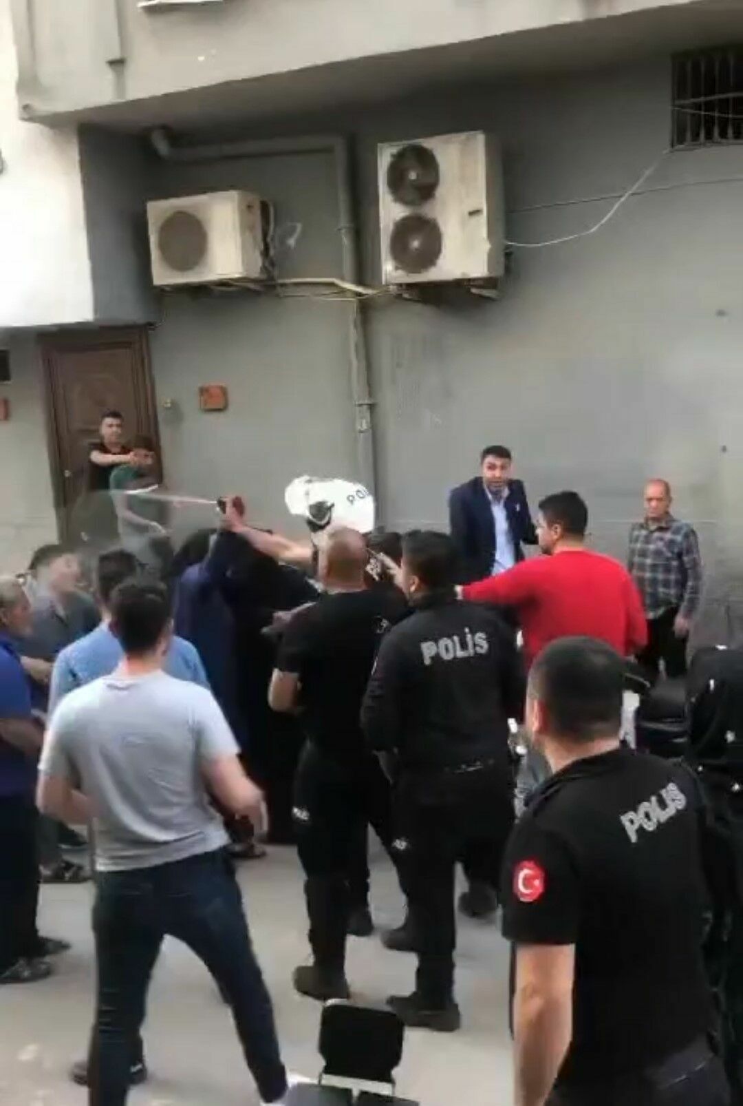 Yüreğir'de Mazbata Krizi! Muhtarlık Seçimi Sonrası Kavga Çıktı (3)