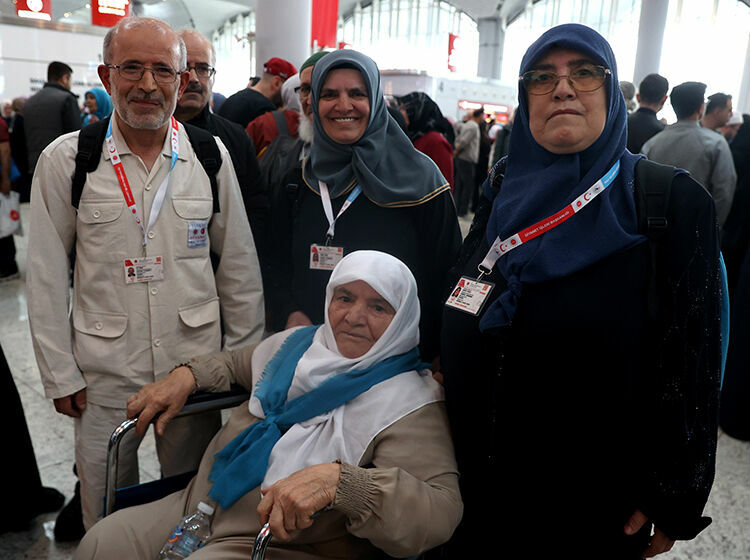 Hacı Adaylarının Uğurlanma Töreni İstanbul'da Gerçekleşti