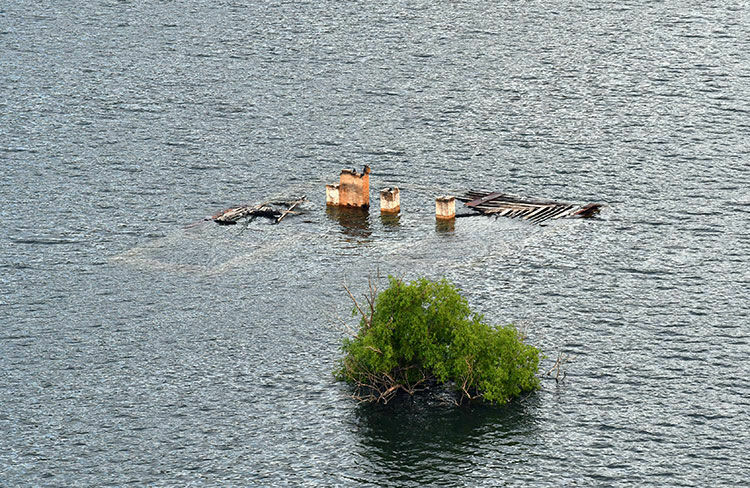 Karakurt Barajı'nda su seviyesi yükseldi: Köy yerleşim yeri suya gömüldü