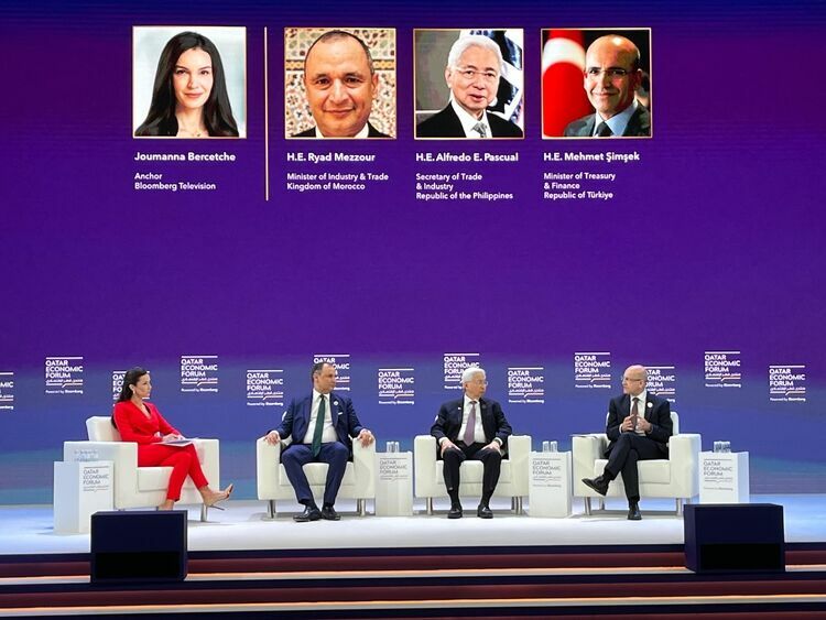 Bakan Şimşek Doha'da ekonomi forumunda enflasyonla mücadeleyi anlattı