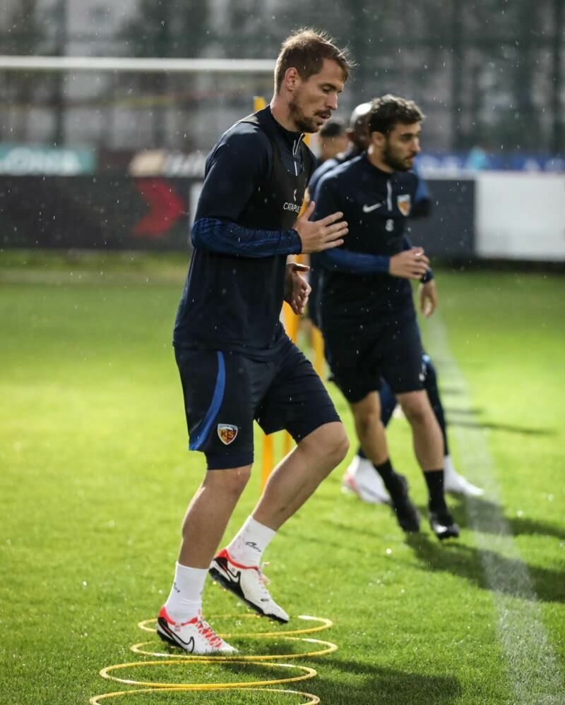 Kayserispor Karagümrük'ü mağlup ederek kümede kalmayı garantilemek istiyor