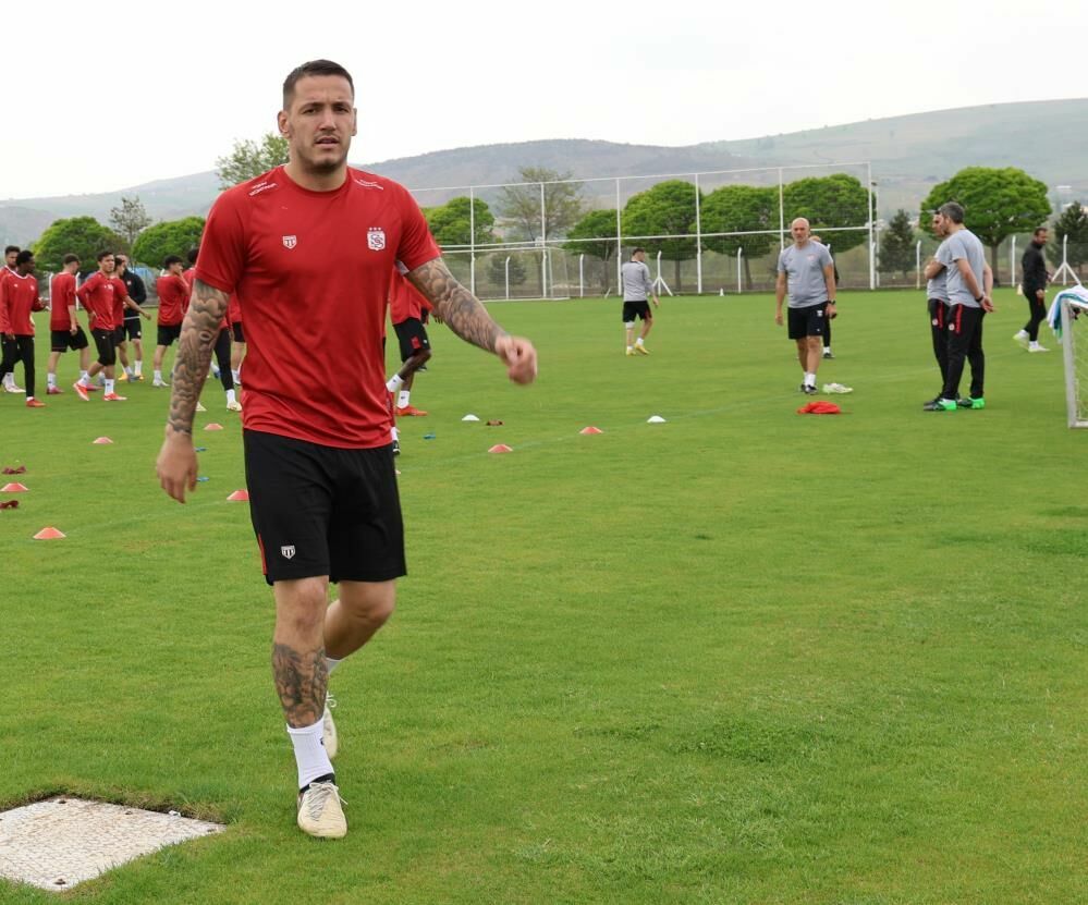 Sivasspor’da Rey Manaj sakatlığını atlattı ve antrenmanlara başladı
